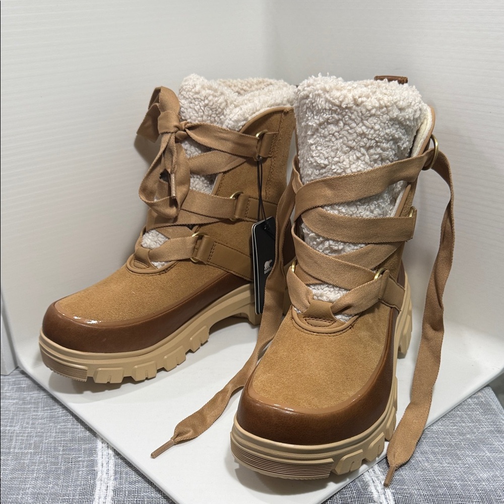 Sorel Women's Brown and Cream Winter Boots